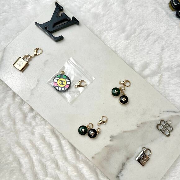 Authentic luxury brand charm Pendants *ONLY ONE*  LIKE NEW - Picture 2 of 7